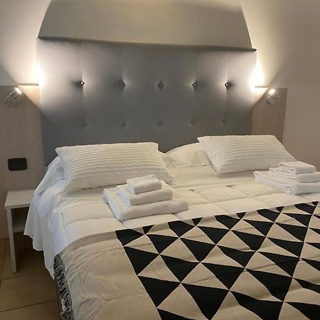 Hotel Noah Ріміні Екстер'єр фото