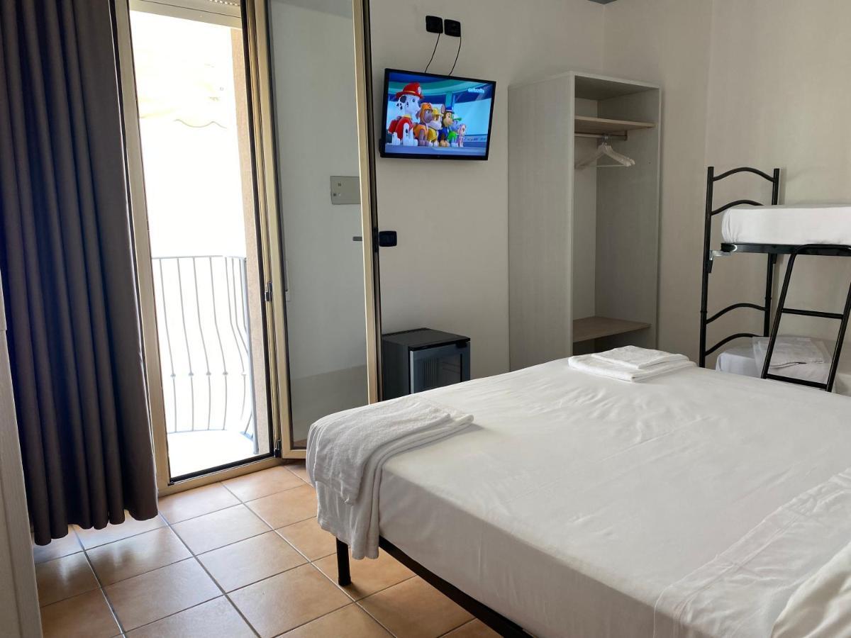 Hotel Noah Ріміні Екстер'єр фото