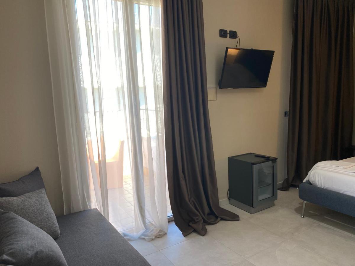 Hotel Noah Ріміні Екстер'єр фото