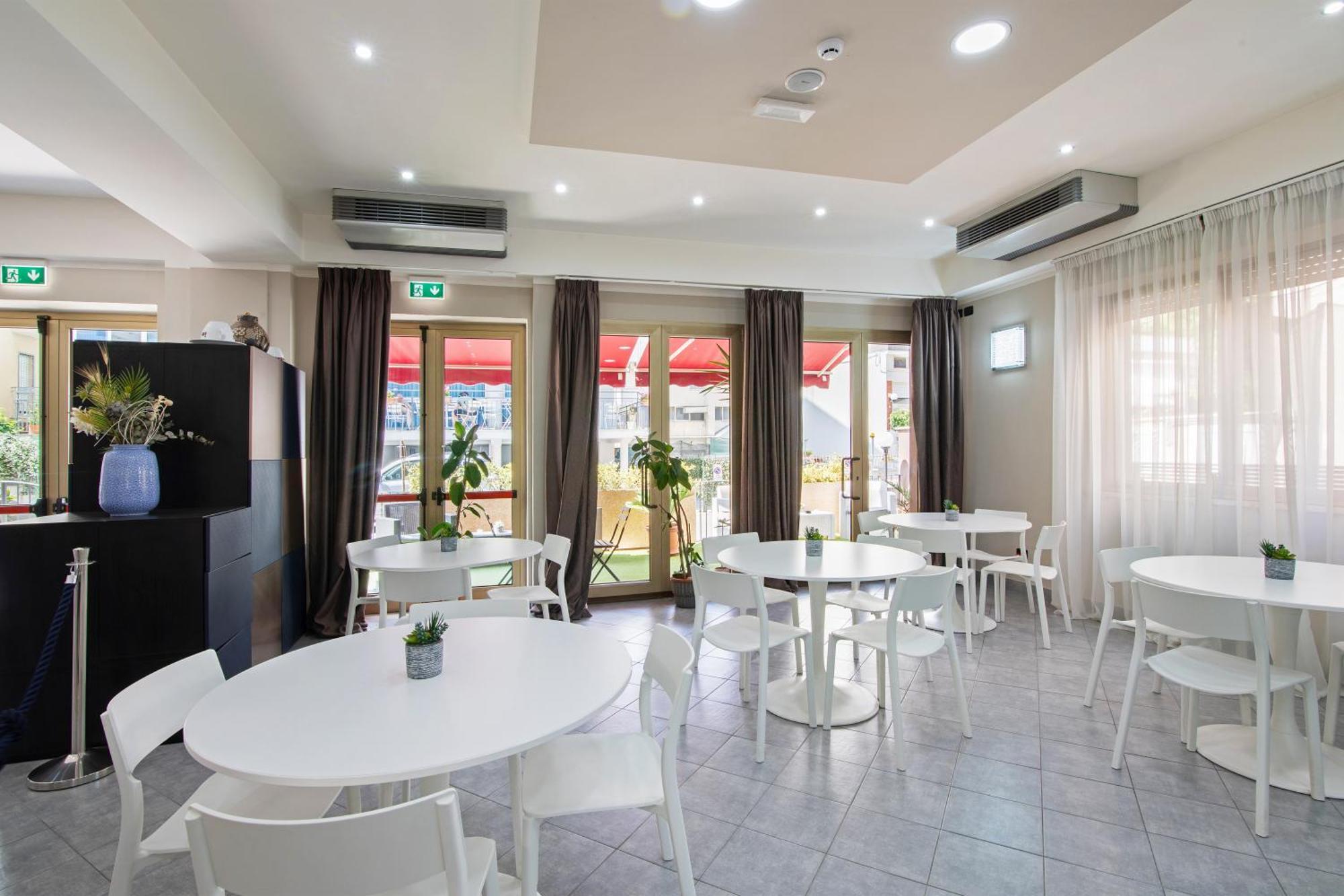 Hotel Noah Ріміні Екстер'єр фото
