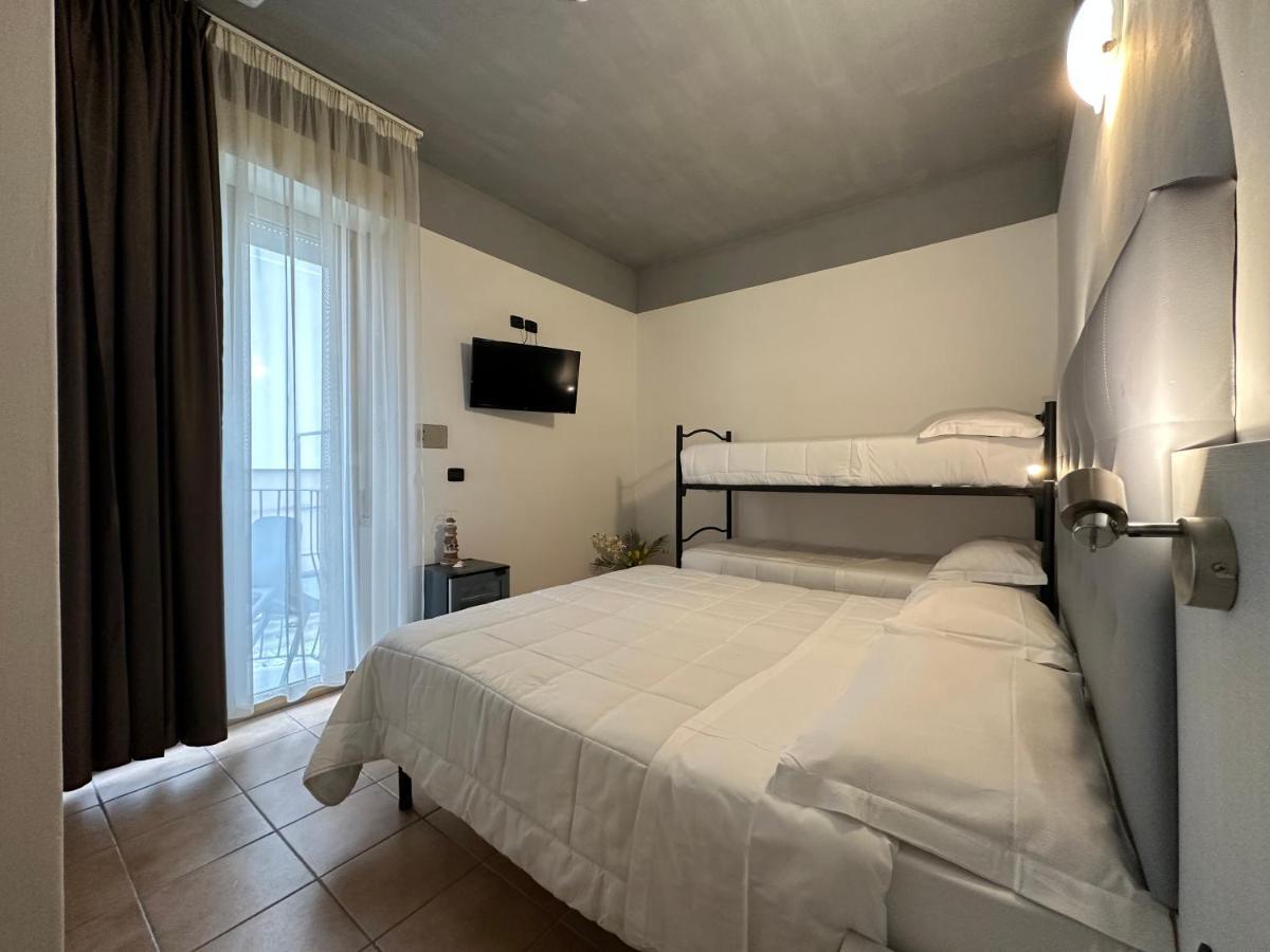 Hotel Noah Ріміні Екстер'єр фото