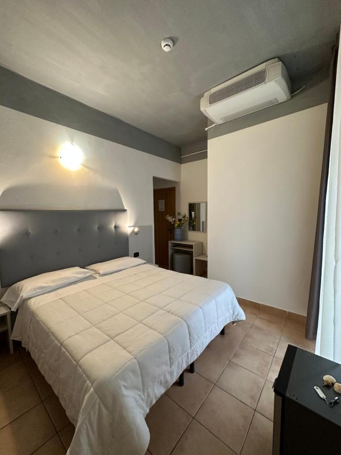 Hotel Noah Ріміні Екстер'єр фото